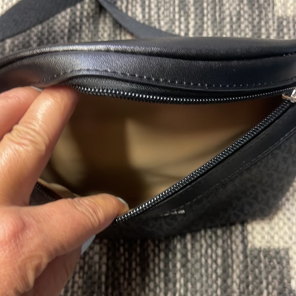 Michael Kors Waist Bag Used Once Black/Gray - Picture 4 of 4